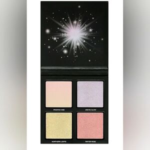 Huda Beauty winter highlighter palette